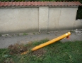 Krimi - NEHODA: Autom prerazili múr pri dome - P1170202.JPG